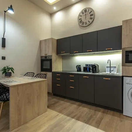 E12 Boutique Lägenhet *