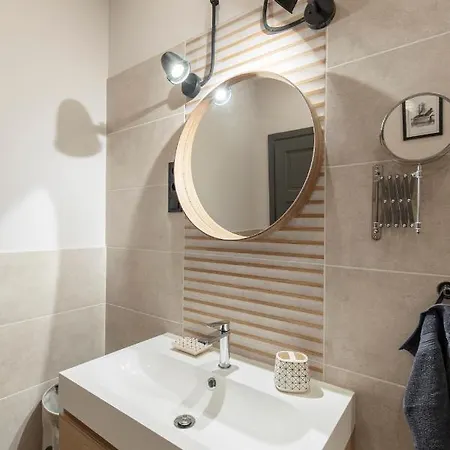 Appartement E12 Boutique *